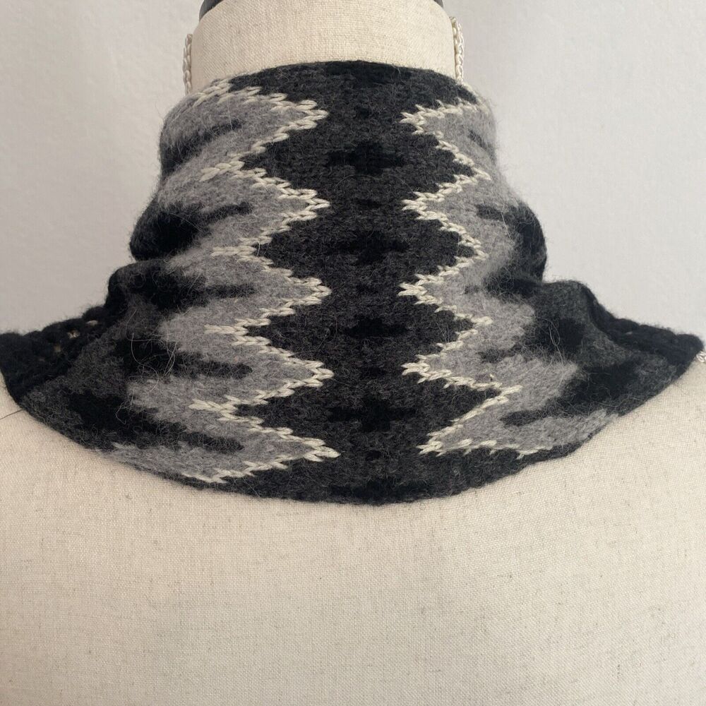 Lauren Ralph Lauren Scarf Black/Grey Geometric Knit Lambs Wool Crochet Details - Picture 2 of 7